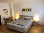 Schlafzimmer mit Doppelbett und zus. Einzelbett